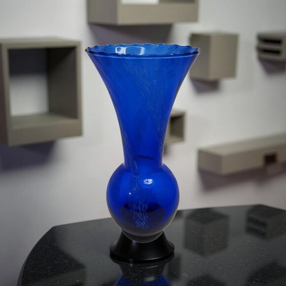 Vintage Cobalt Blue and white swirl hand blown art glass vase. - Picture 4 of 8